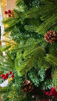 Christmas Tree  210 CM With Pine Cones And Berries PE + PVC ნაძვის ხე შერეული სილიკონის წიწვებით, გირჩით და კენკრით, 12 image