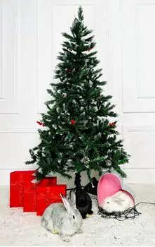 Christmas Tree With Berries საახალწლო ნაძვის ხე დათოვლილი ბოლოებით და კენკრით 180 სმ (OT733)