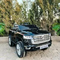 Toyota Land Cruiser Car Painting Black - ელექტრო მანქანა კაუჩუკის საბურავებით