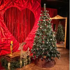 Lidia Green Christmas Tree With White Tips, Pine Cones And Berries PVC 220CM - ნაძვის ხე თეთრი ბოლოებით, გირჩით და კენკრით