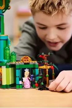 Lego Wicked 75684 Welcome to Emerald City, 11 image