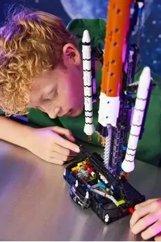 Lego Technic 42221 NASA Artemis Space Launch System Rocket, 8 image