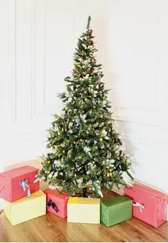 Christmas Tree With Pine Cones And Berries საახალწლო ნაძვის ხე დათოვლილი ბოლოებით, კენკრით და გირჩით 210 სმ (OT641)