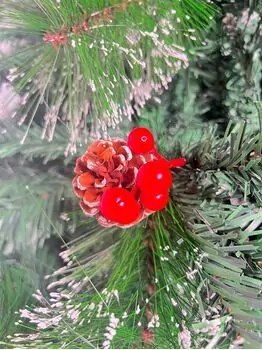 Christmas Tree With Pine Cones And Berries საახალწლო ნაძვის ხე დათოვლილი ბოლოებით გირჩით და კენკრით 210 სმ (OT025), 2 image