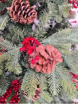 Christmas Tree With Pine Cones And Berries საახალწლო ნაძვის ხე შერეული სილიკონის წიწვვებით გირჩით და კენკრით 210 სმ (OT012), 9 image