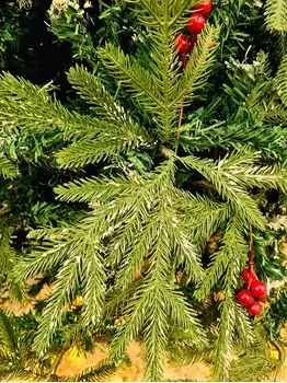 Christmas Tree With Berries საახალწლო ნაძვის ხე სილიკონის შერეული წიწვებით და კენკრით 210 სმ (OT035), 5 image