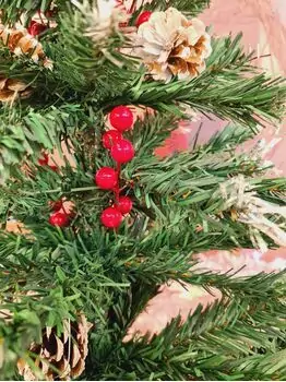 Snow-Covered Christmas Tree With Pine Cones And Berries საახალწლო ნაძვის ხე დათოვლილი ტოტებით, გირჩითა და კენკრით 90 სმ, 5 image