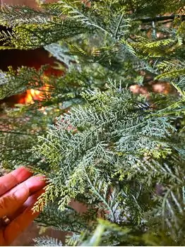 Christmas Tree 180 CM With Simulated Stump Pot PE - ნაძვის ხე ხის მორის ვიზუალის ქოთნით, 100% სილიკონი, 4 image