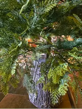 Christmas Tree 180 CM With Simulated Stump Pot PE - ნაძვის ხე ხის მორის ვიზუალის ქოთნით, 100% სილიკონი, 8 image