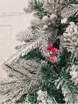 Christmas Tree With Berries PE + PVC 210 CM Snow-Covered - დათოვლილი ნაძვის ხე შერეული სილიკონის წიწვებით და კენკრით, 4 image