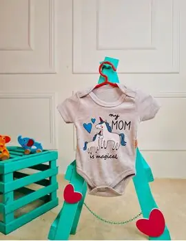 Bebio Bodysuit My Mom Is Magical Grey - ჩვილის ბოდე
