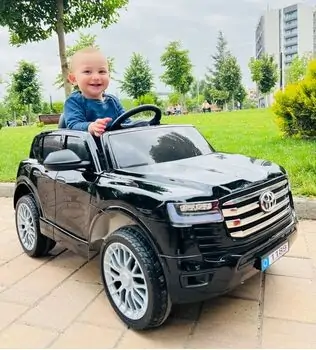 Toyota Jeep Black - ელექტრო მანქანა კაუჩუკის საბურავებით