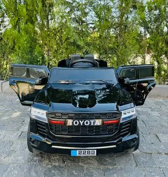 Toyota Land Cruiser Painting Black - ელექტრო მანქანა კაუჩუკის საბურავებით, 3 image
