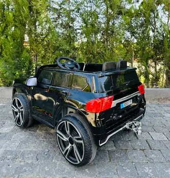 Toyota Land Cruiser Painting Black - ელექტრო მანქანა კაუჩუკის საბურავებით, 4 image