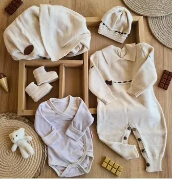 Cute Knitted 5 In 1 Set Beige - ჩვილის სამოსის ნაკრები