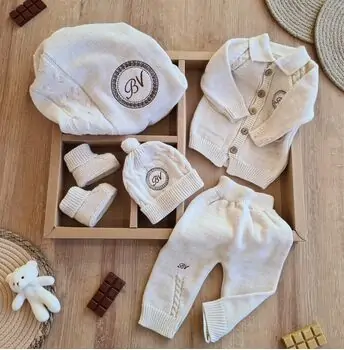 Cute Knitted 5 In 1 Set Beige - ჩვილის სამოსის ნაკრები