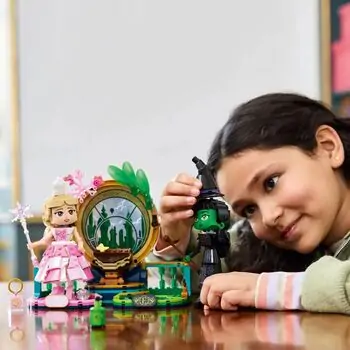 Lego Wicked 75682 Elphaba & Glinda Figures, 7 image