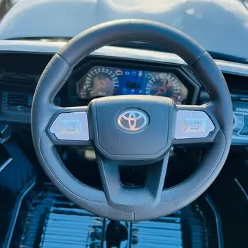 Toyota Land Cruiser Car Painting Black - ელექტრო მანქანა კაუჩუკის საბურავებით, 9 image