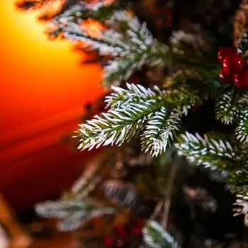 Christmas Tree With Mixed Silicone Needle, Pine Cones And Berries PE+PVC 210 CM - ნაძვის ხე შერეული სილიკონის წიწვებით, გირჩით და კენკრით, 9 image