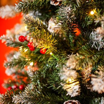 Christmas Tree With Pine Cones, Berries And Lights 210 CM - ნაძვის ხე გირჩით, კენკრით და განათებით, 9 image