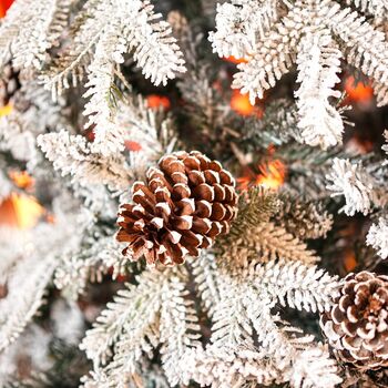 Snow-Covered Christmas Tree With Pine Cones საახალწლო ნაძვის ხე დათოვლილი ტოტებით და გირჩით 210 სმ (OT2083), 5 image