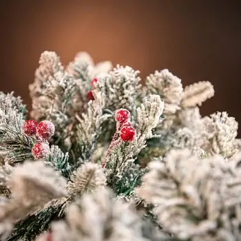 Christmas Tree With Berries PE + PVC 210 CM Snow-Covered - დათოვლილი ნაძვის ხე შერეული სილიკონის წიწვებით და კენკრით, 10 image