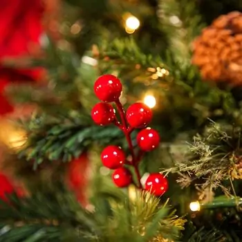 Christmas Tree 210 CM With Pine Cones, Berries And Lights საახალწლო ნაძვის ხე სილიკონის წიწვებით და განათებით, 4 image