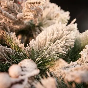 Snow-Covered Christmas Tree With Cones And Berries საახალწლო ნაძვის ხე შერეული დათოვლილი სილიკონის წიწვებით, გირჩით და კენკრით  210 სმ (OT2020), 7 image