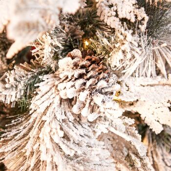 Christmas Tree 210 CM With Pine Cones And Lights PE + PVC Snow-Covered - დათოვლილი ნაძვის ხე შერეული სილიკონის წიწვებით, გირჩით და განათებით, 5 image