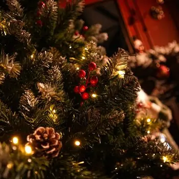 Frosted Haven Christmas Tree  210 CM With Light, Snow-Covered Branches, Pine Cones And Berries - ნაძვის ხე განათებით დათოვლილი ბოლოებით, გირჩით და კენკრით, 15 image