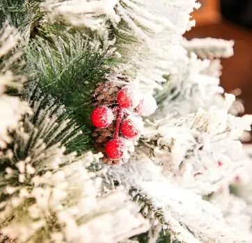 Snow-Covered Christmas Tree With Cones And Berries საახალწლო ნაძვის ხე შერეული დათოვლილი სილიკონის წიწვებით, გირჩით და კენკრით  210 სმ (OT2020), 6 image