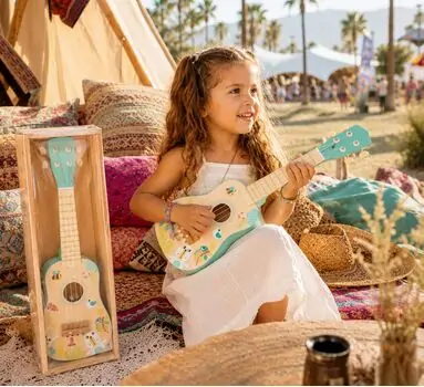 Tooky Toy Wooden Ukulele - სათამაშო ხის უკულელე
