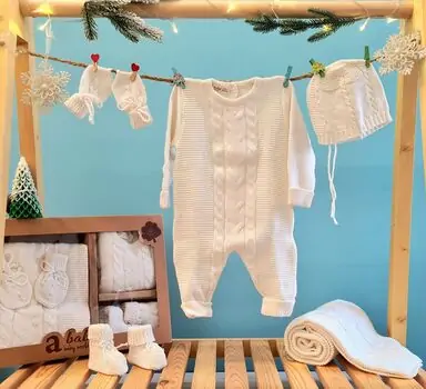 Beautiful Knitted Clothes Set White - საბავშვო ტანსაცმლის ნაკრები
