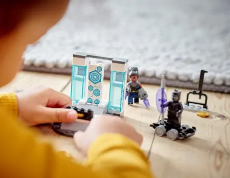 LEGO Super Heroes 76212  Shuri's Lab, 11 image
