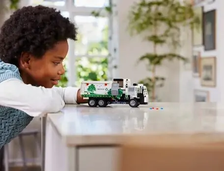 Lego Technic 42167 Mack® LR Electric Garbage Truck, 9 image