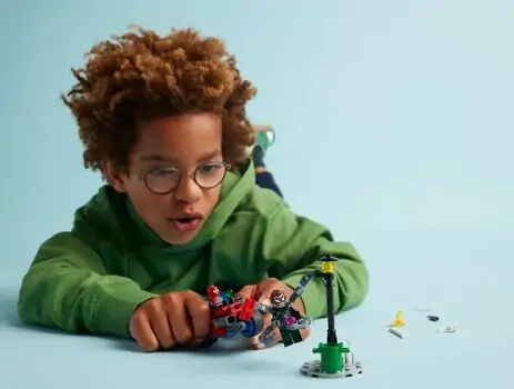 Lego Super Heroes 76275 Motorcycle Chase: Spider-Man vs. Doc Ock, 7 image