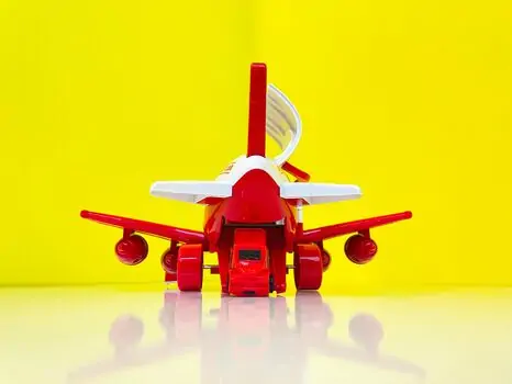 Garage Fire Dreamliner სათამაშო თვითმფრინავი მანქანებით, 6 image