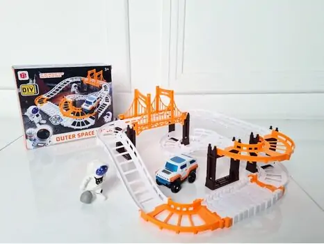 OUTER SPACE TRUCK  888-72 სათამაშო მანქანა ტრასებით