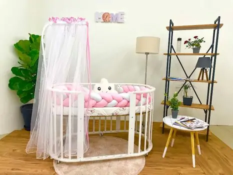WHITE EGGER CRADLE With Pink White Knit Bumper ხის ტრანსფორმერი საწოლის კომპლექტი, 2 image
