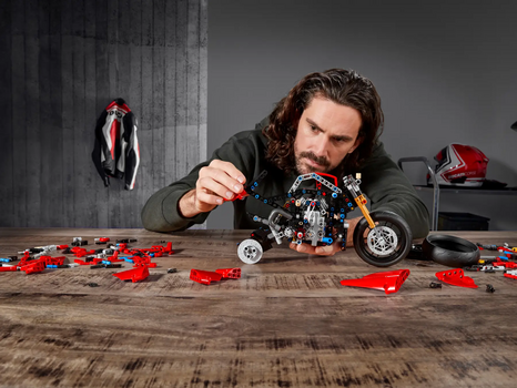 Lego Technic 42107 Ducati Panigale V4 R, 5 image