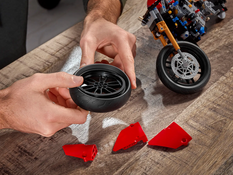 Lego Technic 42107 Ducati Panigale V4 R, 8 image