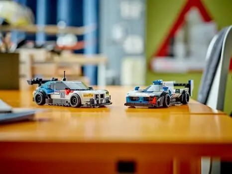 Lego Speed Champions 76922 BMW M4 GT3 & BMW M Hybrid V8 Race Cars, 11 image