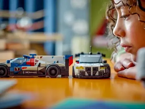 Lego Speed Champions 76922 BMW M4 GT3 & BMW M Hybrid V8 Race Cars, 10 image
