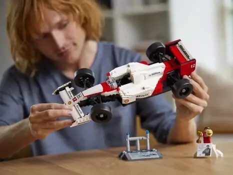 Lego Icons 10330 McLaren MP4/4 & Ayrton Senna, 9 image