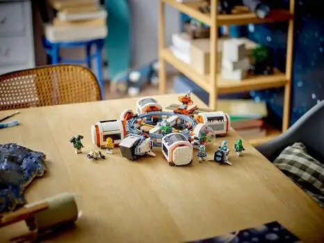Lego City 60433 Modular Space Station, 13 image