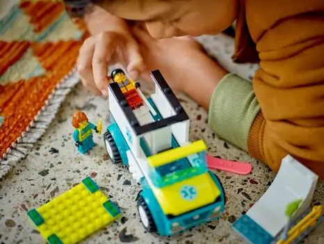 Lego City 60403 Emergency Ambulance and Snowboarder, 8 image