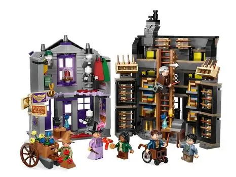 LEGO Harry Potter 76439 Ollivanders™ & Madam Malkin's Robes, 3 image