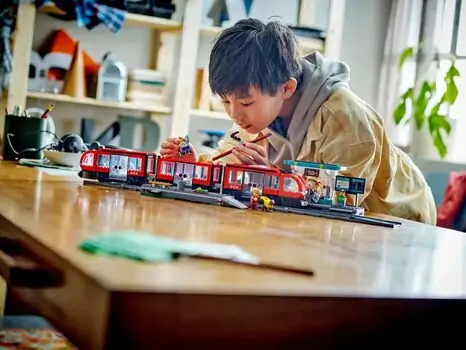 Lego City 60423 Downtown Streetcar and Station, 9 image