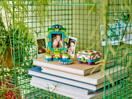 Lego Disney 43239 Mirabel's Photo Frame and Jewelry Box, 11 image
