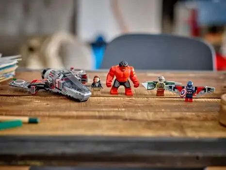 Lego Super Heroes 76292 Captain America vs. Red Hulk Battle, 12 image